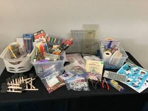 lot 1137 image: Variety Crafters Bundle