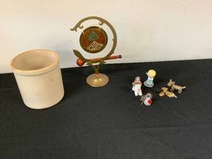 lot 1146 image: Unusual Dcor Lot