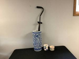 lot 1276 image: Umbrella Vase