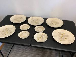 lot 1283 image: Red Wing Dishes