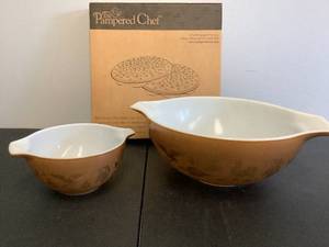 lot 1288 image: Pyrex Bowls