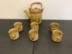 lot 1289 image: Ceramic Tea Set