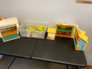 lot 1294 image: Vintage Toys 2