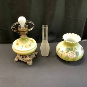 lot 1319 image: Vintage Hand Painted Lamp