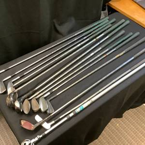 lot 1320 image: Golf Set