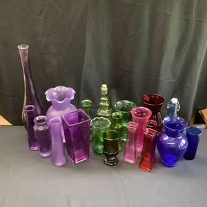 lot 1324 image: Colored Glassware and Vases