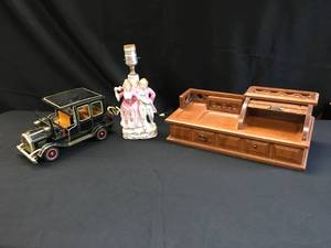lot 1334 image: Vintage Pieces