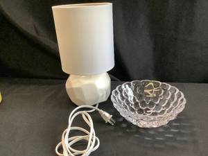 lot 1341 image: Lamp and Dcor