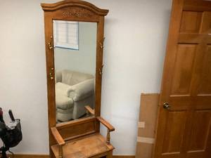 lot 1353 image: Hall Tree wStorage