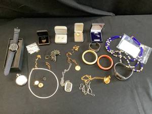 lot 1356 image: Jewelry Lot