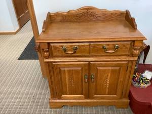 lot 1249 image: Small Hutch