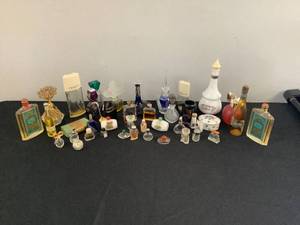 lot 1252 image: AntiqueVintage Perfume Bottles