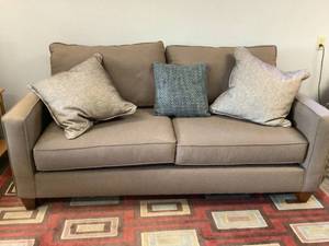 lot 1362 image: Contemporary Sofa