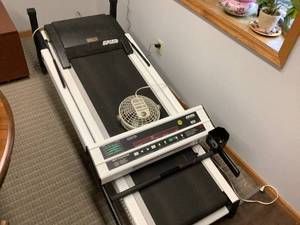 lot 1368 image: Spirit Fitness Products Treadmil