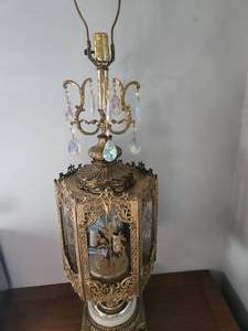 lot 1317 image: Lamp