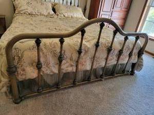 lot 13 image: Tempur-Pedic King Set