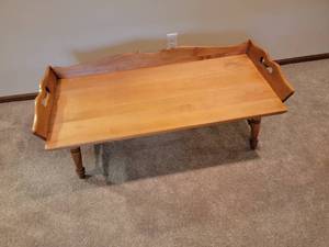 lot 87 image: Traditional Farmhouse Maple Coffee Table