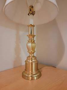 lot 100 image: Polished Brass Candlestick Lamp