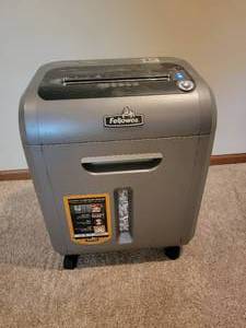 lot 101 image: Home Office Shredder