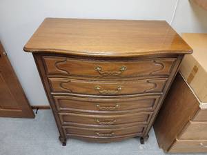 lot 85 image: Five Drawer Traditional Dresser by Drexel