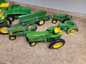 lot 124 image: John Deere Tractor Attachments B