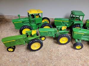lot 126 image: John Deere 116 Tactor Model Group B