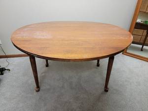 lot 219 image: Distressed Dropleaf Dining Table