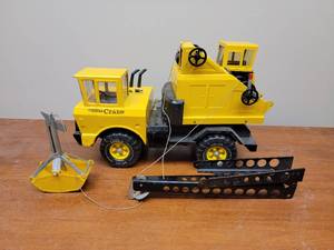 lot 119 image: Tonka Crane