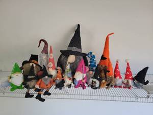 lot 164 image: Holiday Gnome Group