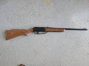lot 208 image: Daisy Model 880 Pellet Gun