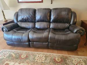 lot 4 image: Luxury Power Reclining Leather Sofa