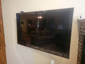 lot 35 image: Samsung 55 1080p LED HDTV