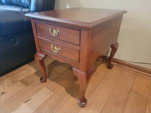 lot 15B image: Classic Side Table by Stickley B