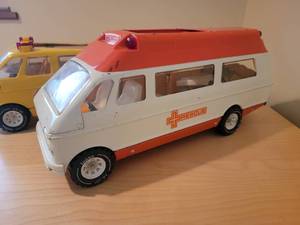 lot 40 image: Vintage Tonka Truck Collection - School Bus and Ambulance