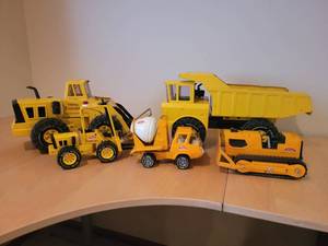 lot 42 image: Vintage Tonka Truck Collection - Construction Vehicles