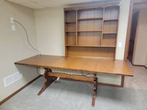 lot 30 image: Spacious Crafting Table