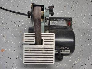 lot 228 image: Delta 1 Belt Sander Model 31-050