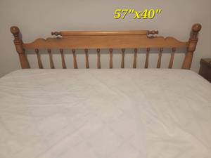 lot 48 image: Classic Full Size Bed