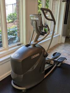 lot 32 image: Octane Fitness q37c Elliptical