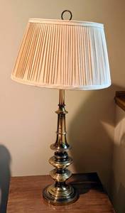 lot 44 image: Vintage Brass Table Lamp