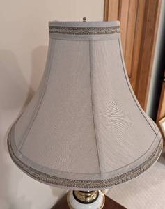 lot 47 image: Vintage Brass Table Lamp