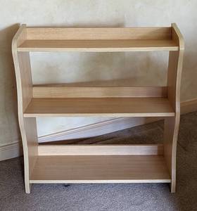 lot 57 image: Small Blonde Wood Bookshelf