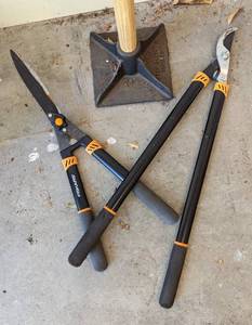 lot 64 image: Trimmers and Tamper