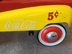 lot 67 image: Vintage Coca Cola Gear Box Pedal Car