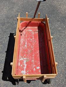 lot 68 image: Radio Flyer Wagon
