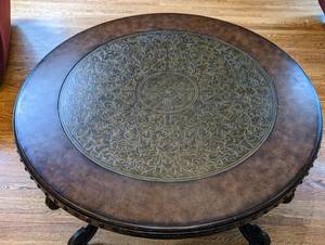 lot 75 image: Elegant Large Round Coffee Table