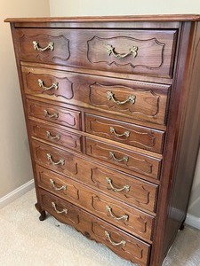 lot 19 image: Beautiful Vintage Dresser