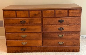 lot 22 image: Vintage Chest of Drawers