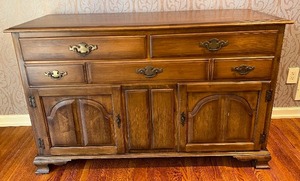 lot 23 image: Vintage Drexel Dining Room Sideboard or Buffet Server