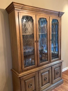 lot 25 image: Vintage Drexel Dining Room Hutch